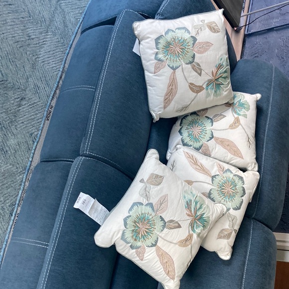 Pier 1 Accents Nwt Pillows Pier One Pillows Very High End